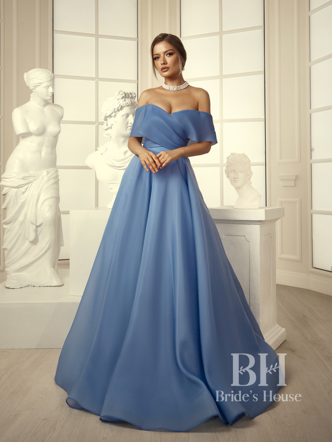 Stylish evening dress "Vosk"