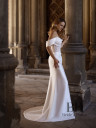 Wedding dress with off-shoulder "Avrora"