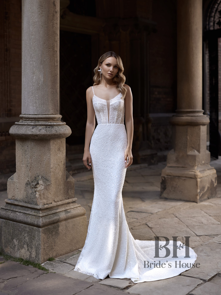 Wedding dress with exquisite embroidery "Essen"