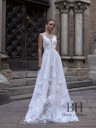 Wedding dress with straps and 3D flowers "Ruta"