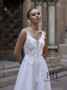Wedding dress with straps and 3D flowers "Ruta"