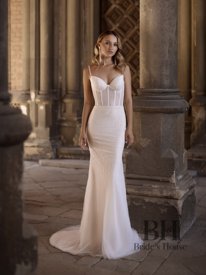 Wedding dress with a gorgeous cape "Tilbery"