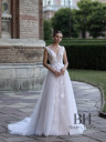 Elegant wedding dress with straps "Violet"