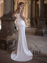 Dress with a slit and train "Wiki"