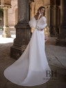 Dress with a slit and train "Wiki"