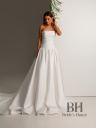 Wedding dress with train "DIVINA"