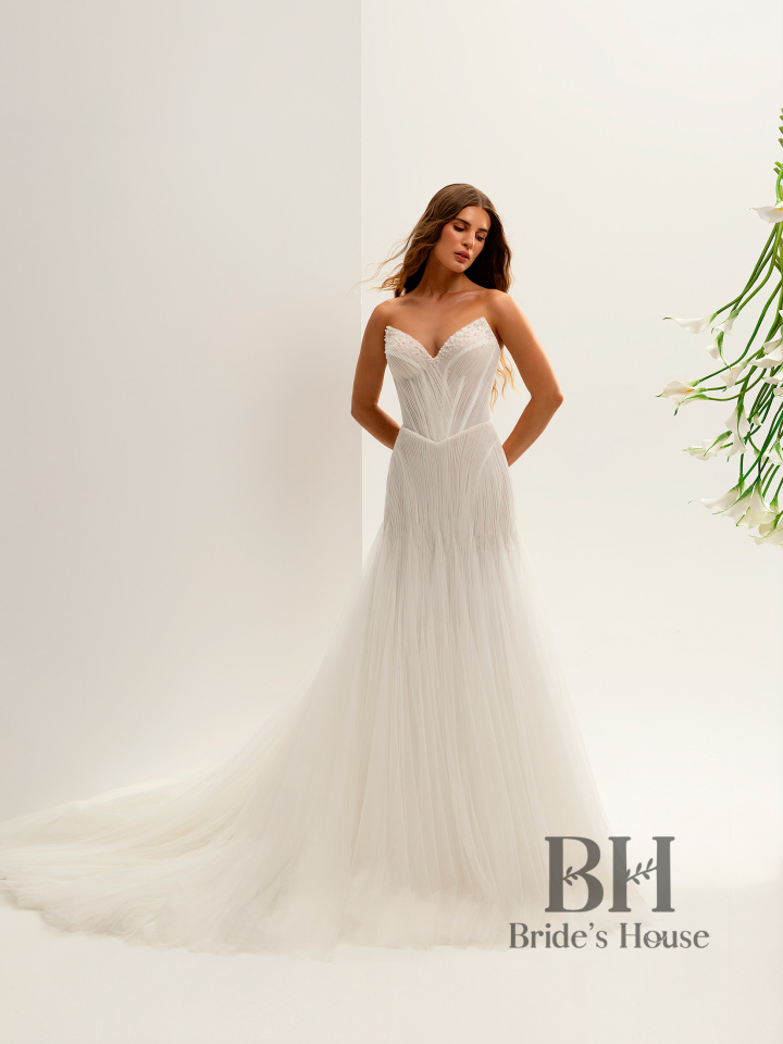 Delicate wedding dress with a light bolero "MARYGOLD"