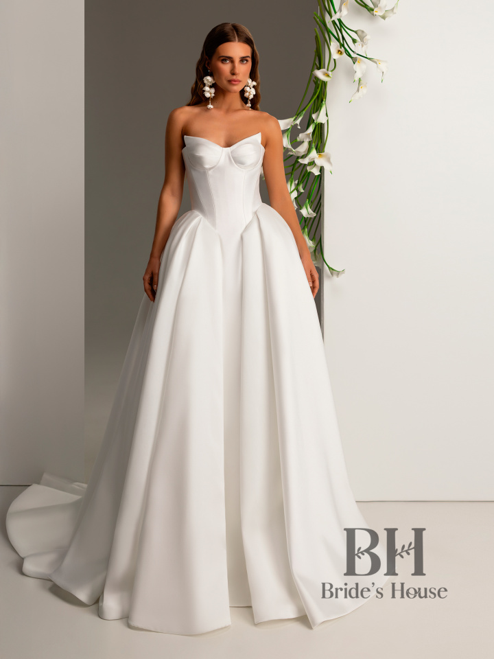 Seductive wedding dress with train "SAONA"