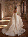 Wedding dress with a voluminous skirt "Amalfi"