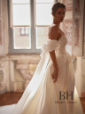 Wedding dress with a voluminous skirt "Amalfi"