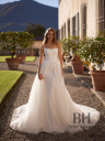 Wedding dress with a detachable train "Amber"