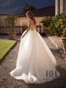 Wedding dress with a detachable train "Amber"