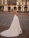 Wedding dress with voluminous skirt "Divina"