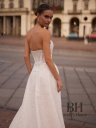Wedding dress with voluminous skirt "Divina"