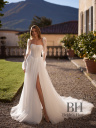 Wedding dress with a slit and train "Gloria"