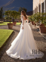 Wedding dress with a slit and train "Gloria"