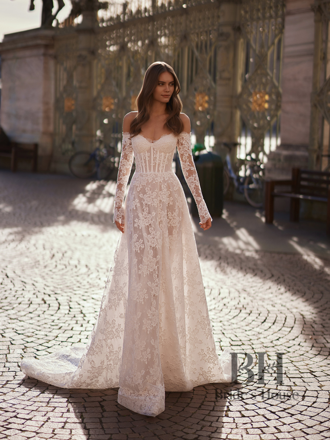 Elegant lace wedding dress "Lotta"