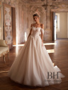 Luxurious lush wedding dress "Pearl"
