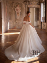 Luxurious lush wedding dress "Pearl"