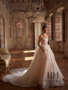 Luxurious lush wedding dress "Pearl"