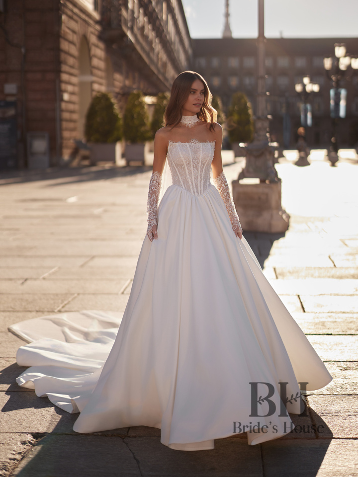 Wedding dress with a corset bodice "Penelope"