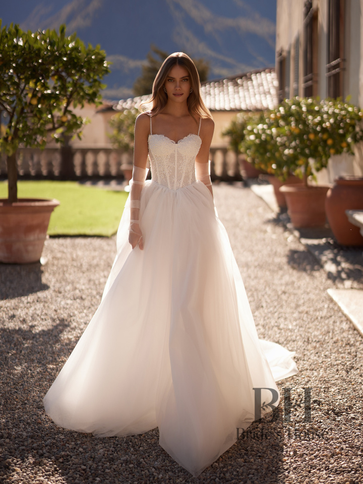 Lightweight wedding dress with straps "Piana"