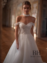 Striking wedding dress "Soprano"