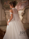 Striking wedding dress "Soprano"