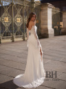 Graceful figure-hugging wedding dress "Swan"