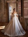 Luxurious lush wedding dress "Verella"
