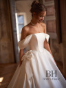 Luxurious lush wedding dress "Verella"