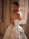 Luxurious lush wedding dress "Verella"
