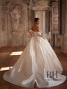 Luxurious lush wedding dress "Verella"