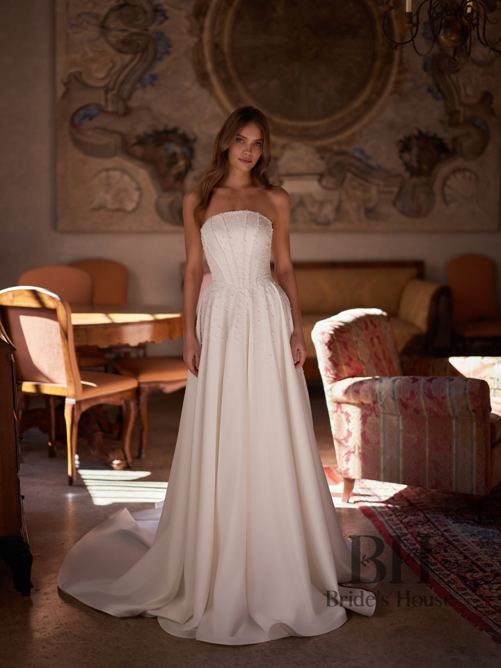 Elegant wedding dress "Violetta"