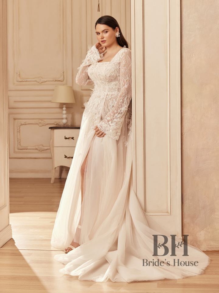 Elegant wedding dress with sleeves "Azalia"
