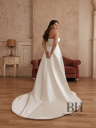 Classic wedding dress with train "Beverly"