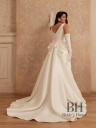 Fitted wedding dress with removable train "Chanel"