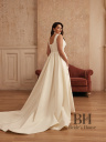 Classic wedding dress with open back "Doris"