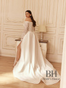 Wedding dress with sleeves and train "Kora"