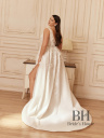 Wedding dress with lace and train "Lola"
