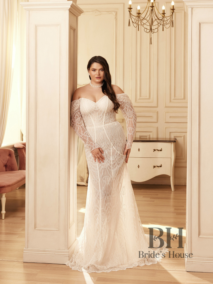 Lightweight lace dress with a train "Moana"