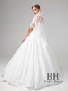 Long veil with lace edge embroidered