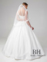 Long veil with lace edge embroidered