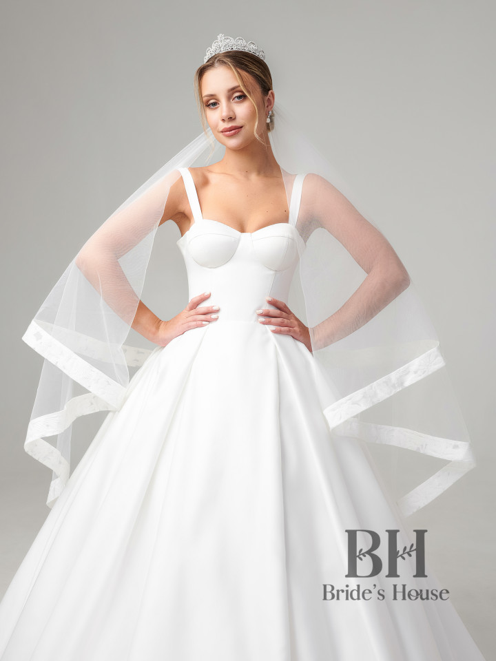 Long veil "Jakard" with lace edging