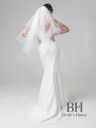 Short studio veil with two tiers