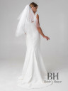 Short studio veil with two tiers