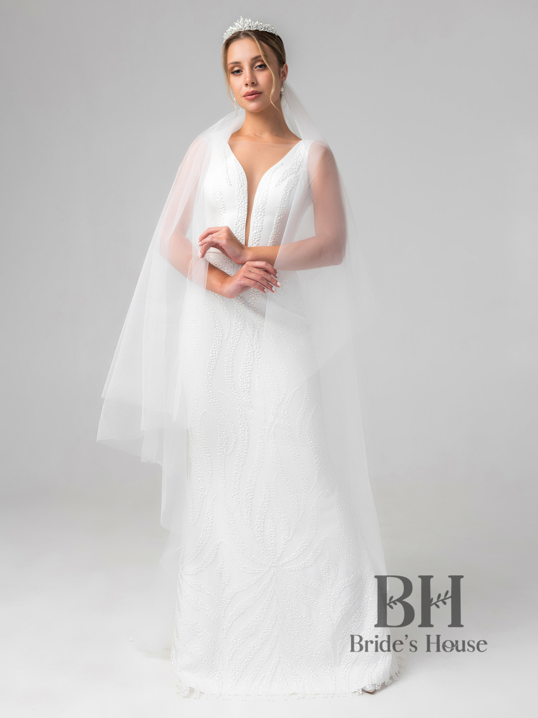 Long studio veil with two tiers