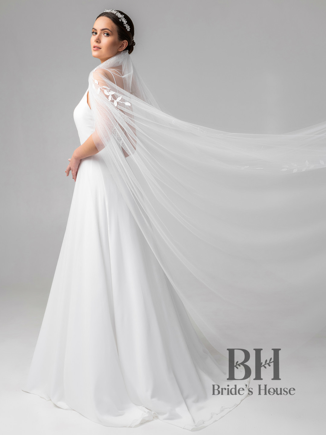 Long veil "Savana" with lace applications