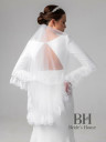 Short veil with lace edge