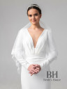 Short veil with lace edge